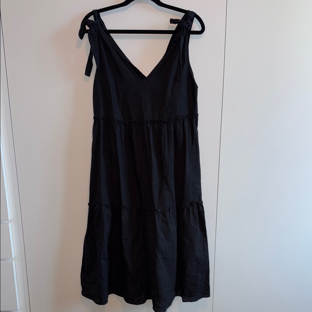 Petal & Pup Elegant Black Midi Dress